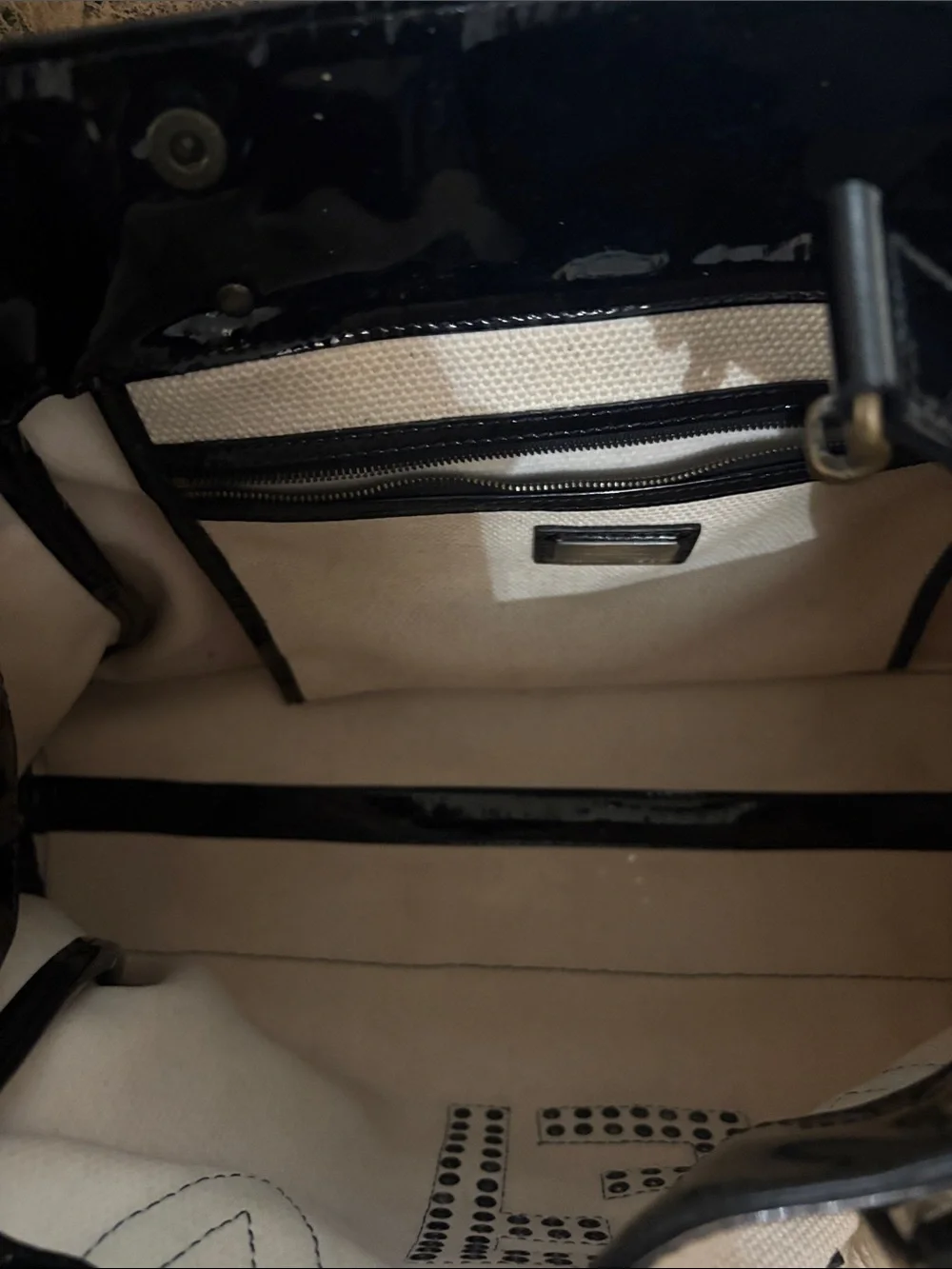 Vintage Fendi White Canvas Shoulder Bag with Black Patent Leather Logo and Trim - Picture 3 of 12